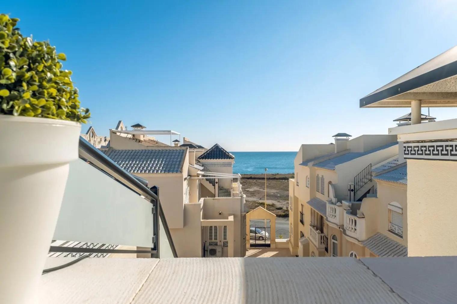 Amazing Penthouse On The Beach, Sea Views, Wifi, Airconditioning And Parking Torrevieja Exterior photo